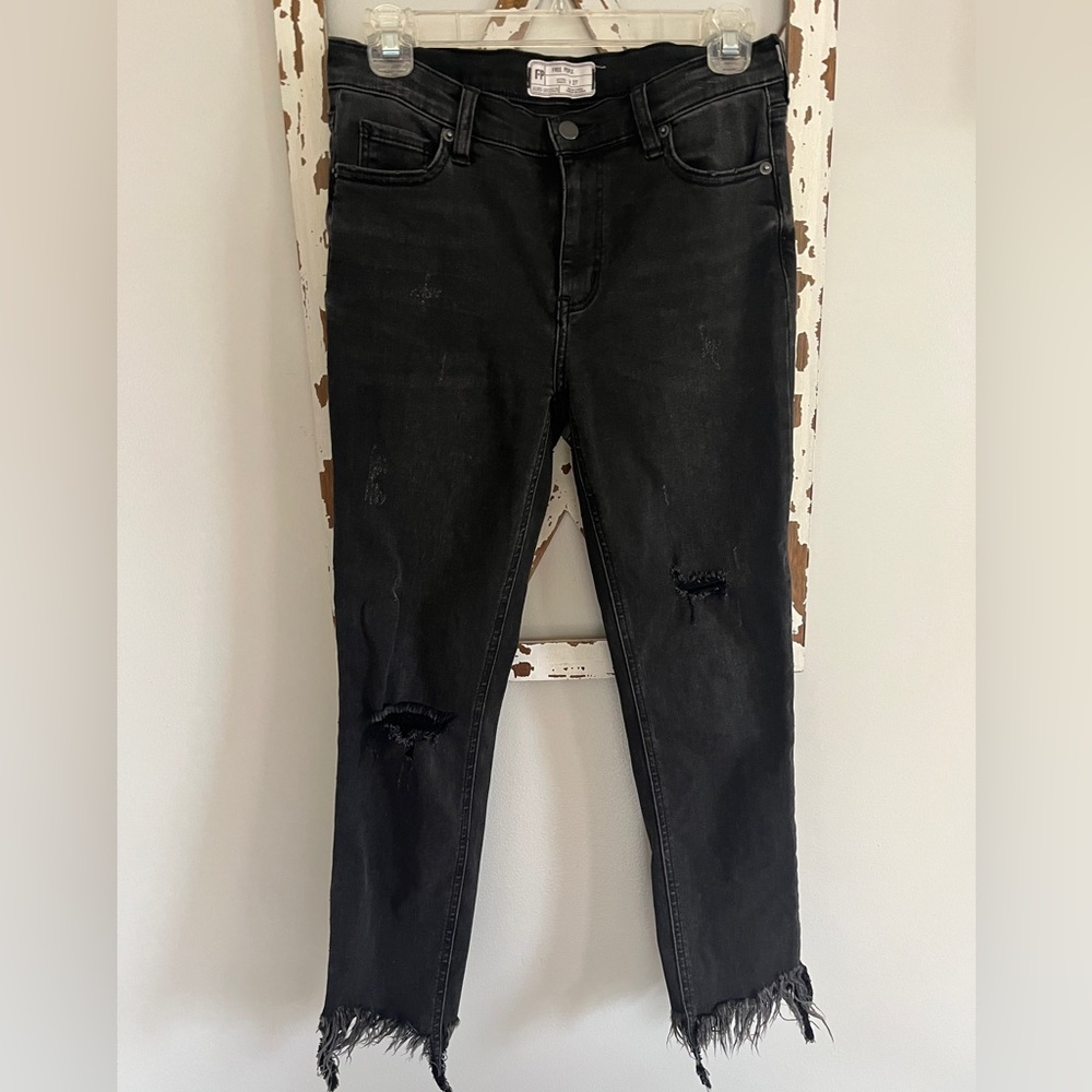 Free‎ People raw hem distressed black jeans size 27